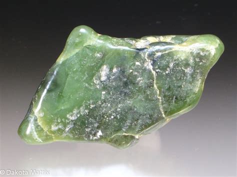  Jadeite！從地殼深處探尋的珍稀礦物，在陶瓷和玻璃產業中的不可替代性